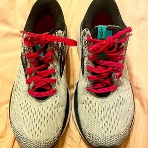 Women’s Brooks athletic shoes. Ghost 11. Size 7 1/2